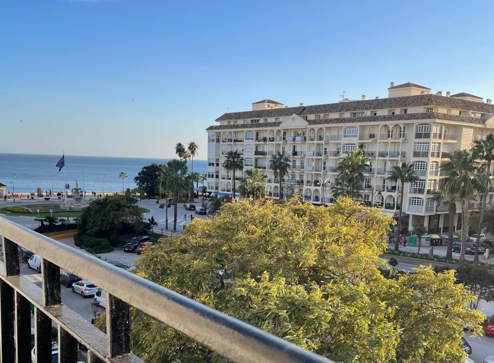 Apartamento Centrico Junto Al Mar Estepona Luaran gambar