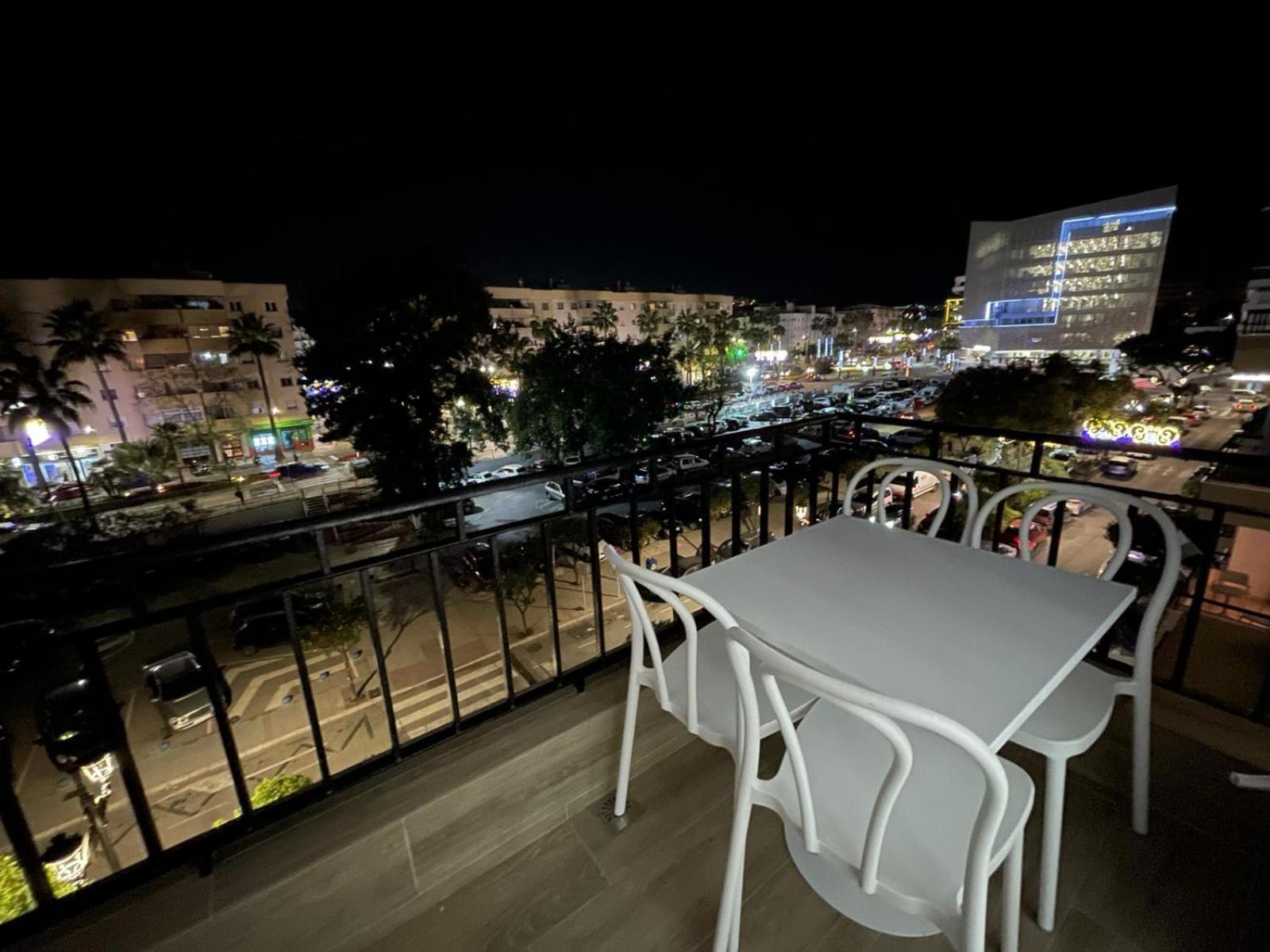 Apartamento Centrico Junto Al Mar Estepona Luaran gambar
